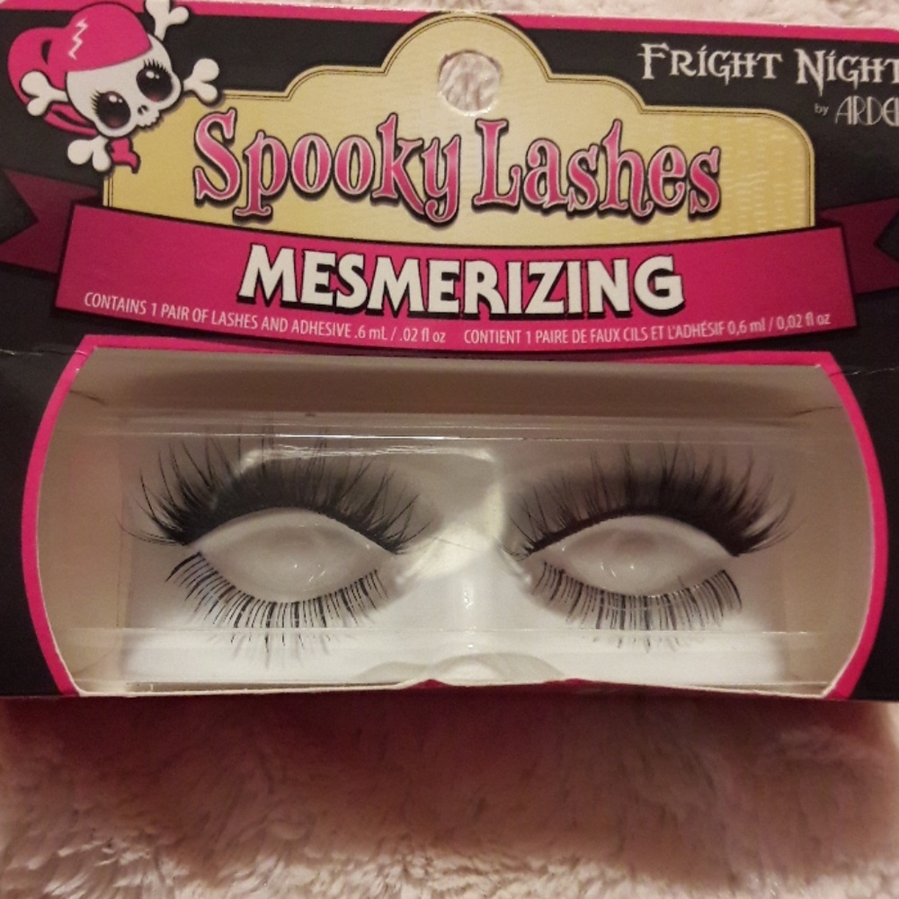 Mesmerizing Eye Lashes Fright Night Pixie Dust